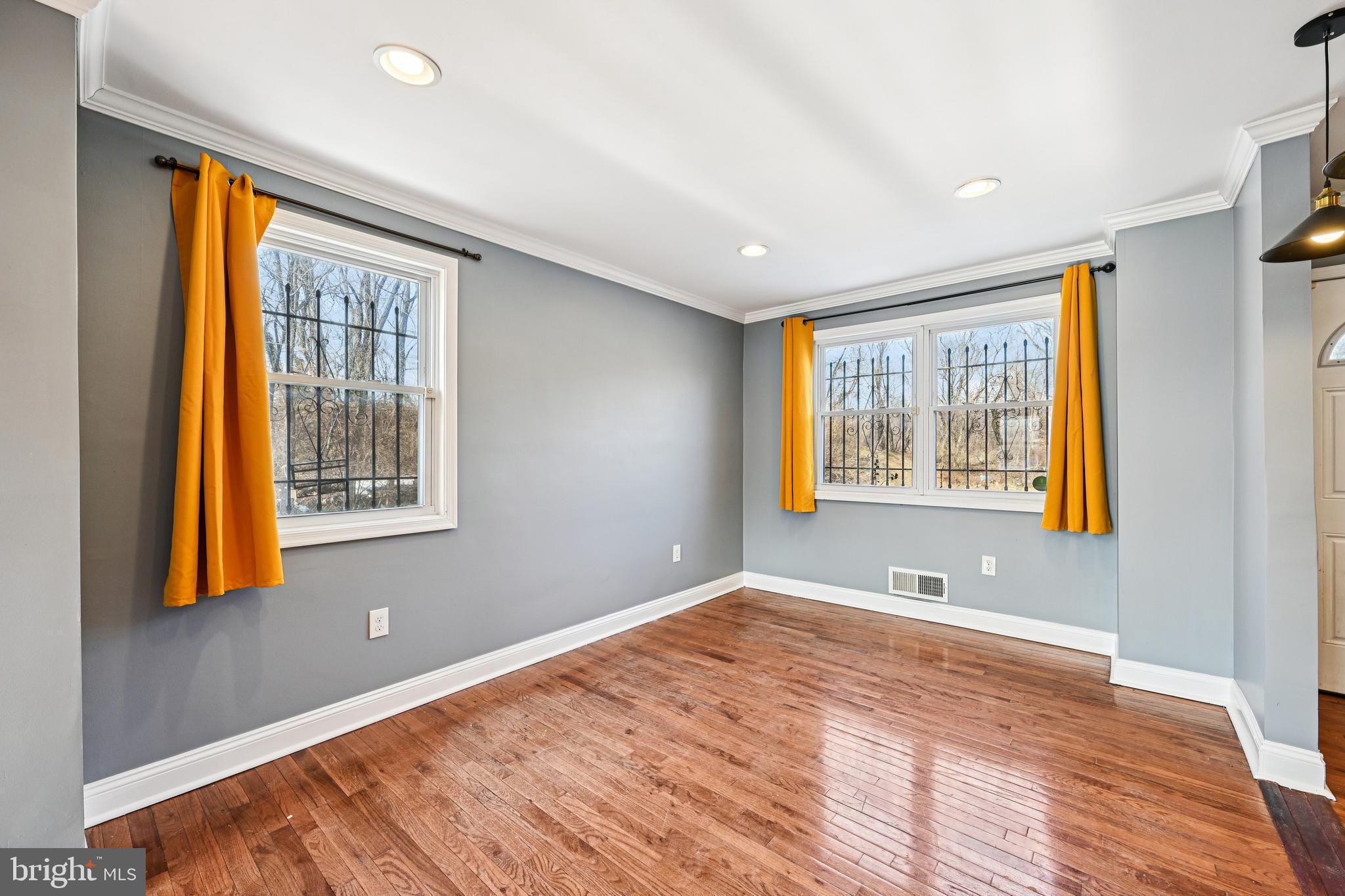 1215 Cooks Lane Baltimore, MD 21229 - Photo 11 of 45 Dining Room