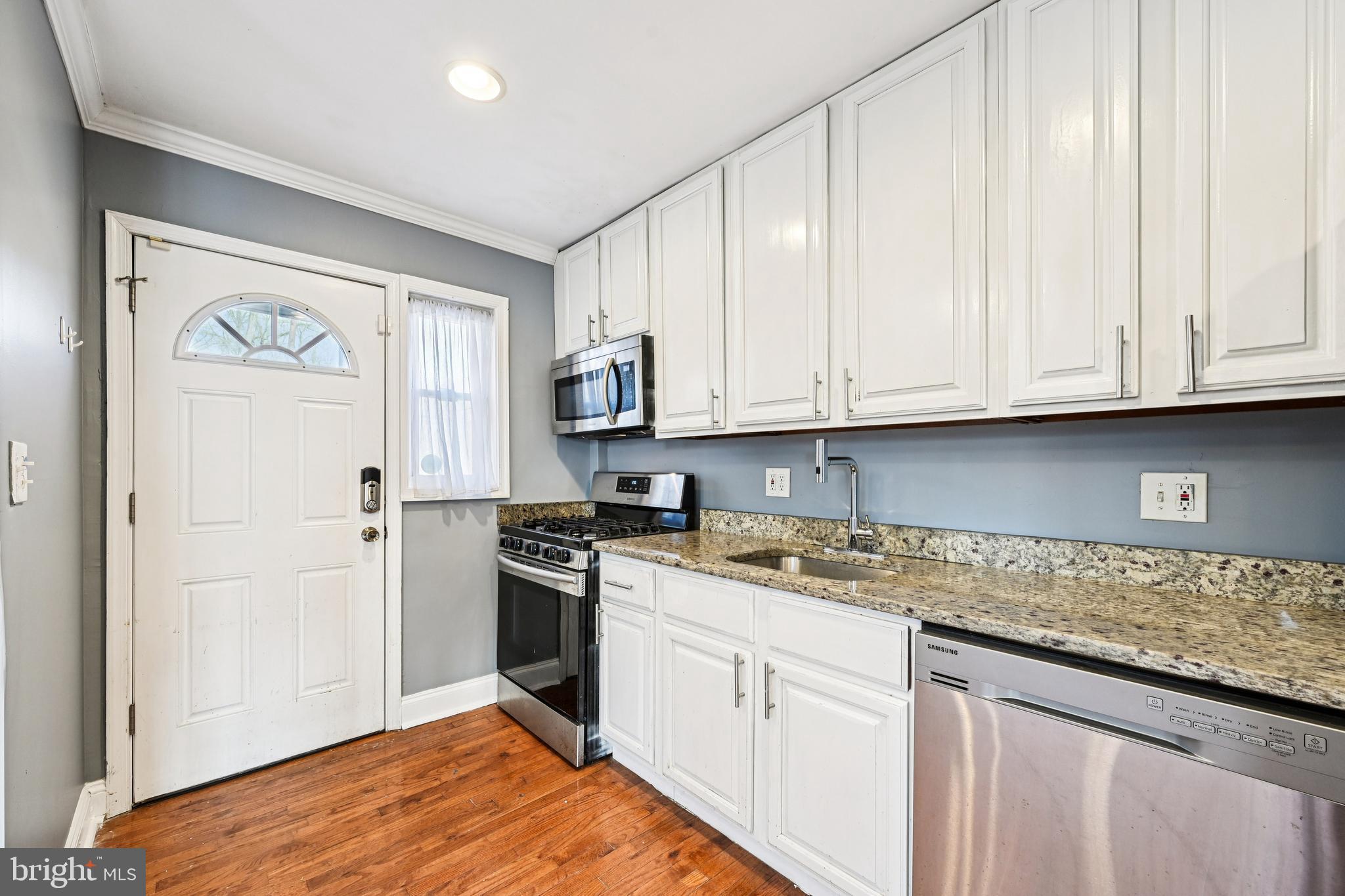1215 Cooks Lane Baltimore, MD 21229 - Photo 15 of 45 Kitchen
