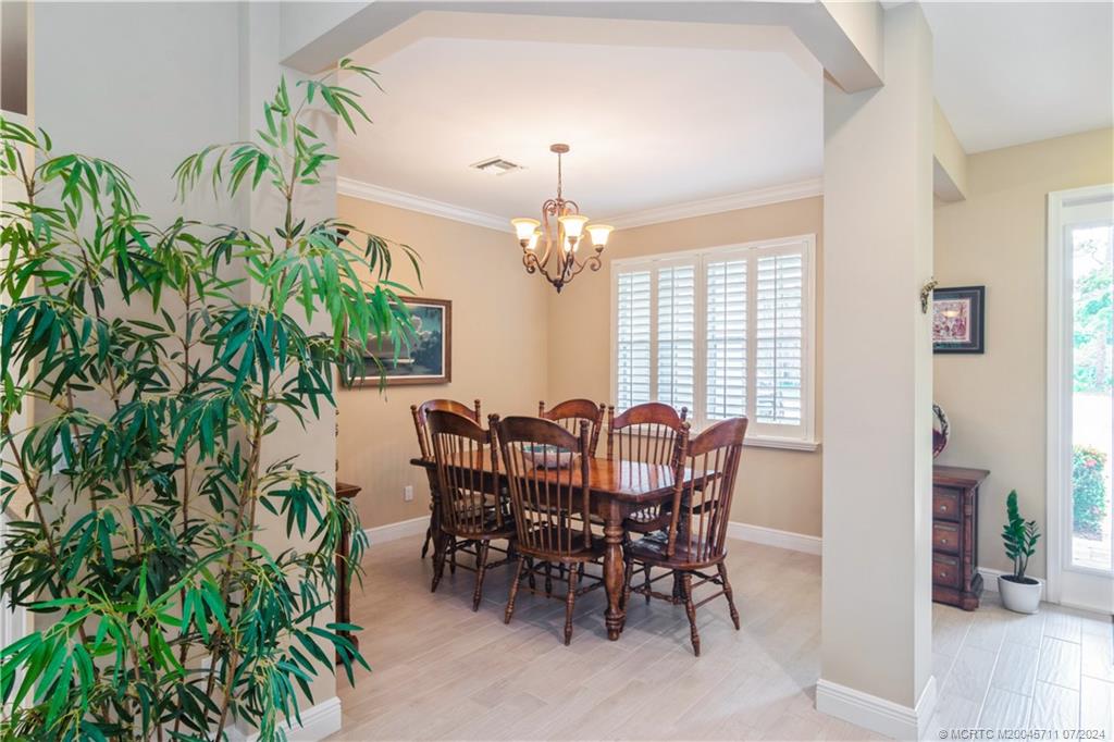  Crown molding