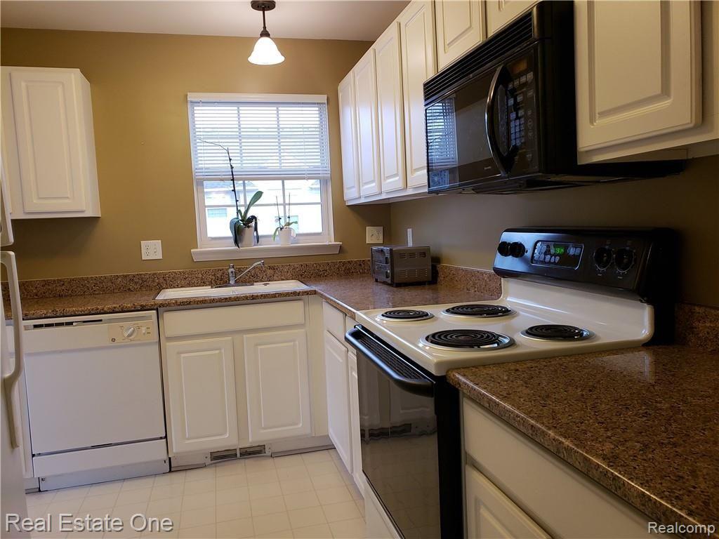 1918 Flagstone Circle Rochester, MI 48307 - Photo 12 of 18