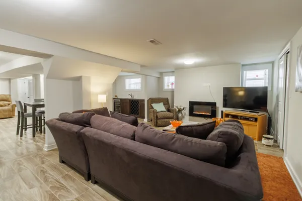 $629,900 | 1746 West 104th Place, Chicago, IL 60643