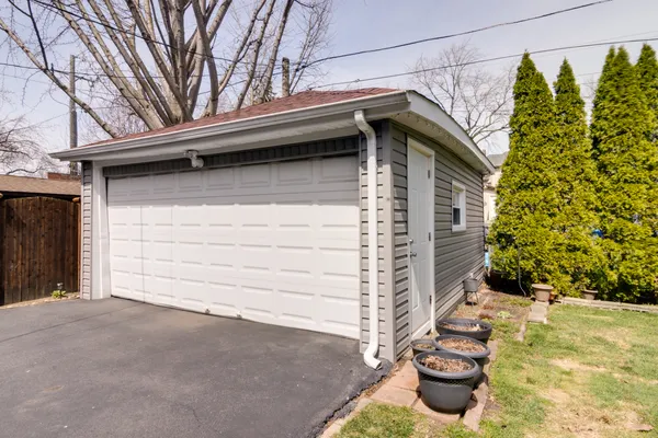 $629,900 | 1746 West 104th Place, Chicago, IL 60643