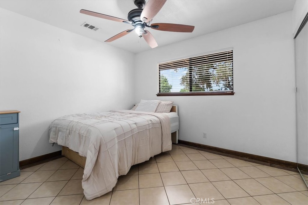 19801 Talihina Road Apple Valley, CA 92307 - Photo 14 of 28 Bedroom 1
