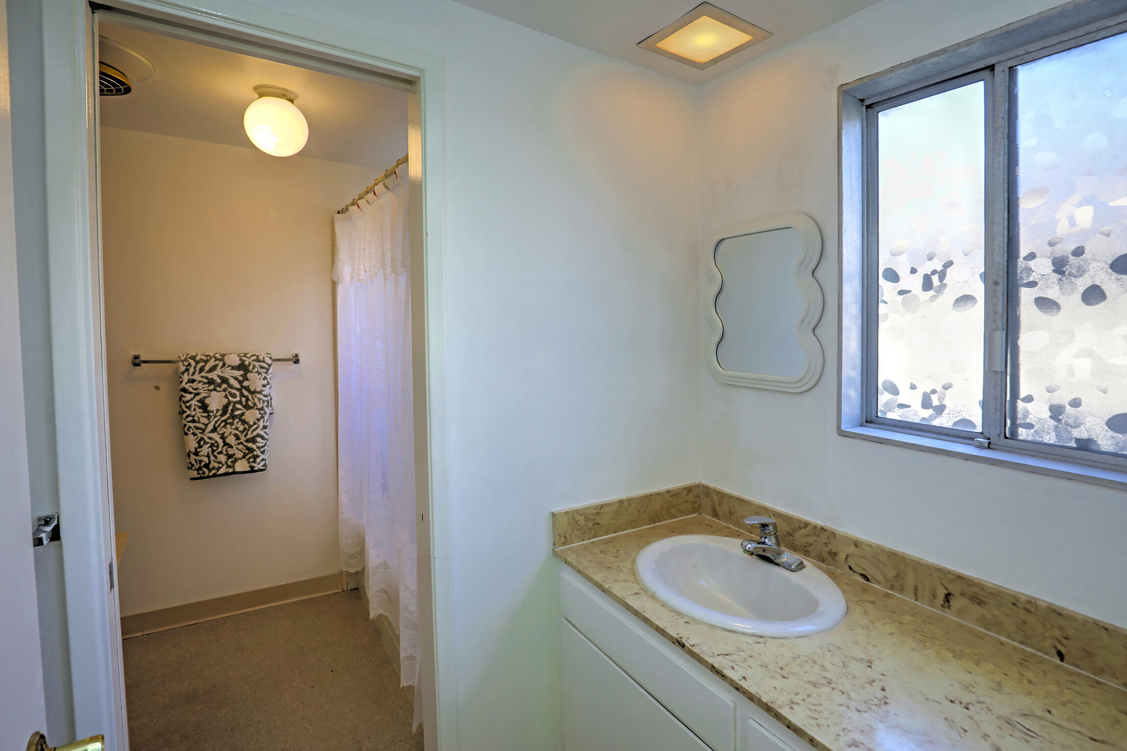 5722 Encina Road, Unit 3 Goleta, CA 93117 - Photo 11 of 19 Half Bathroom