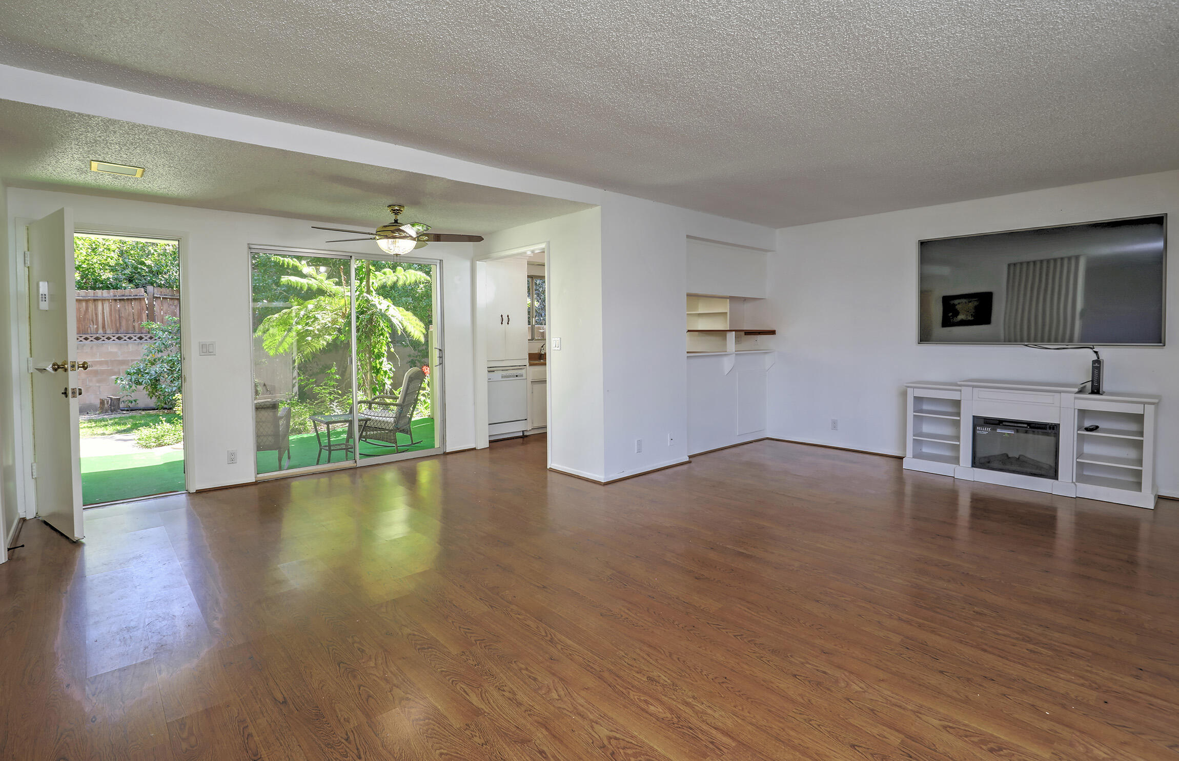 5722 Encina Road, Unit 3 Goleta, CA 93117 - Photo 2 of 19 Open Concept Living