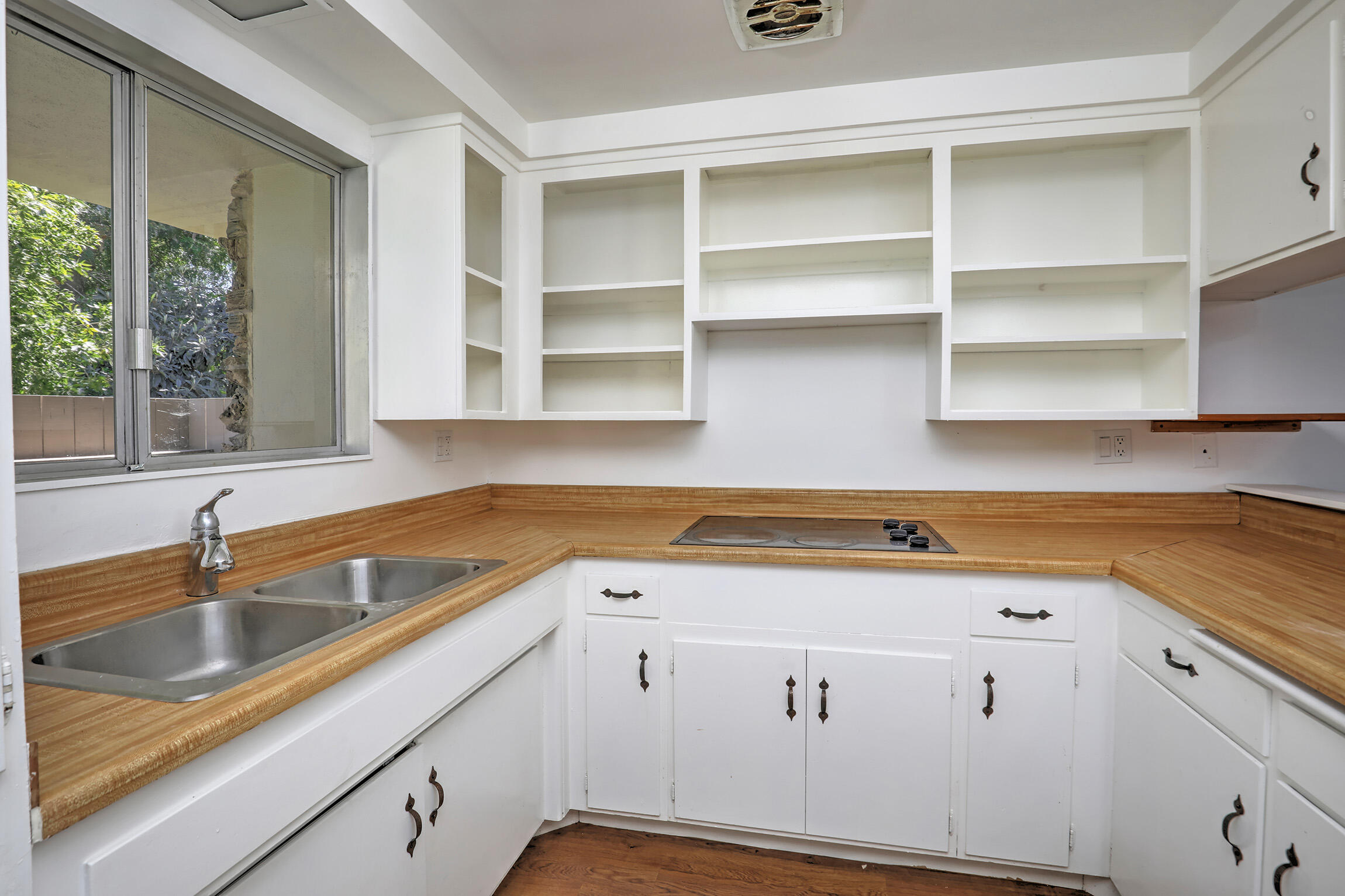 5722 Encina Road, Unit 3 Goleta, CA 93117 - Photo 3 of 19 Kitchen