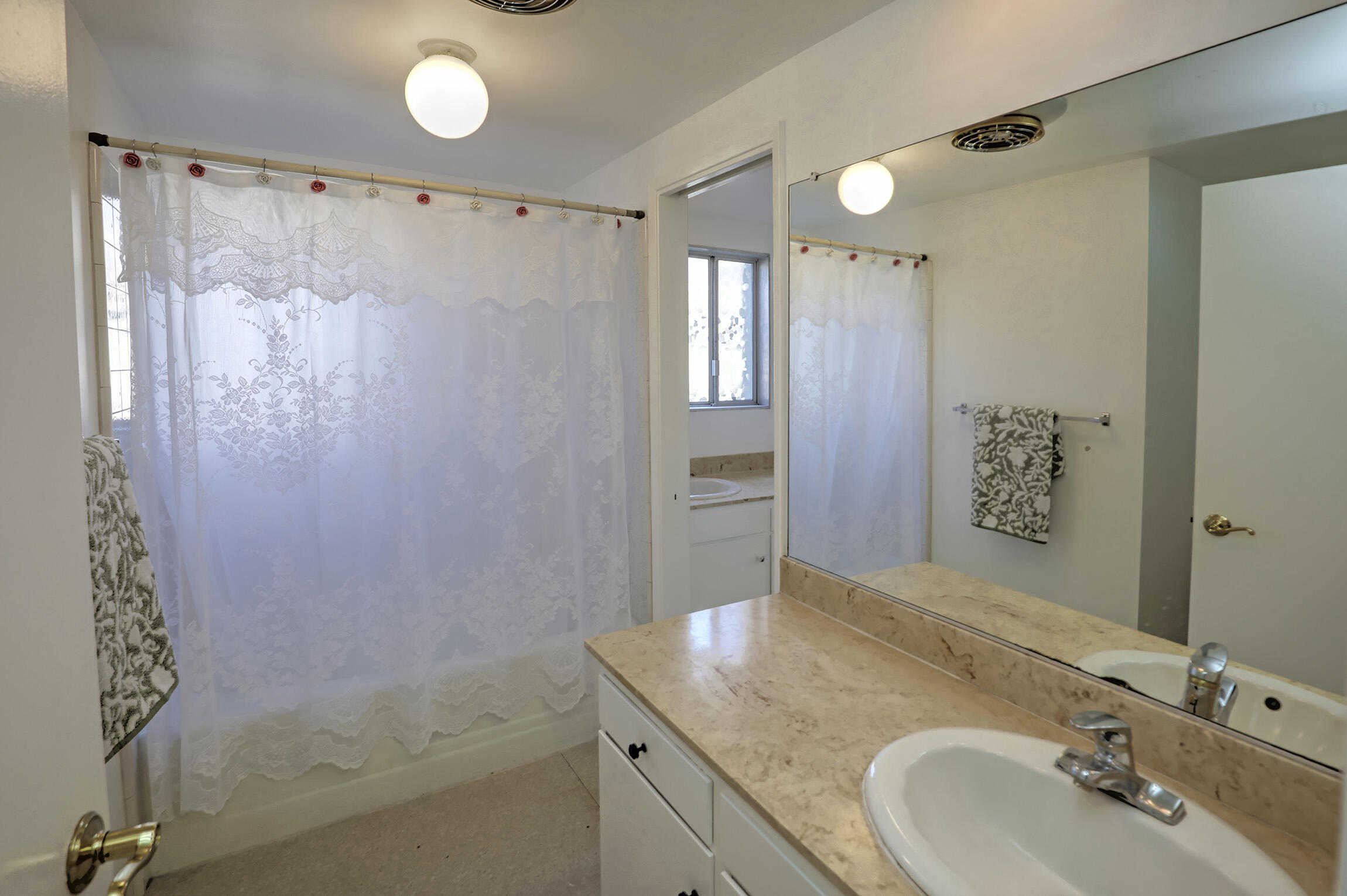 5722 Encina Road, Unit 3 Goleta, CA 93117 - Photo 9 of 19 Full Bathroom