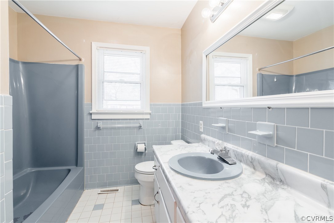 10840 Qualla Road Chesterfield, VA 23832 - Photo 21 of 41 a bathroom with a sink toilet a mirror and bathtub