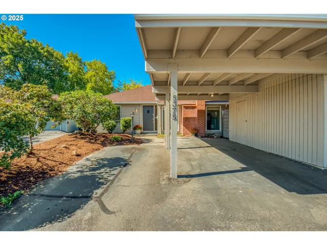 a view of a basket ball ground