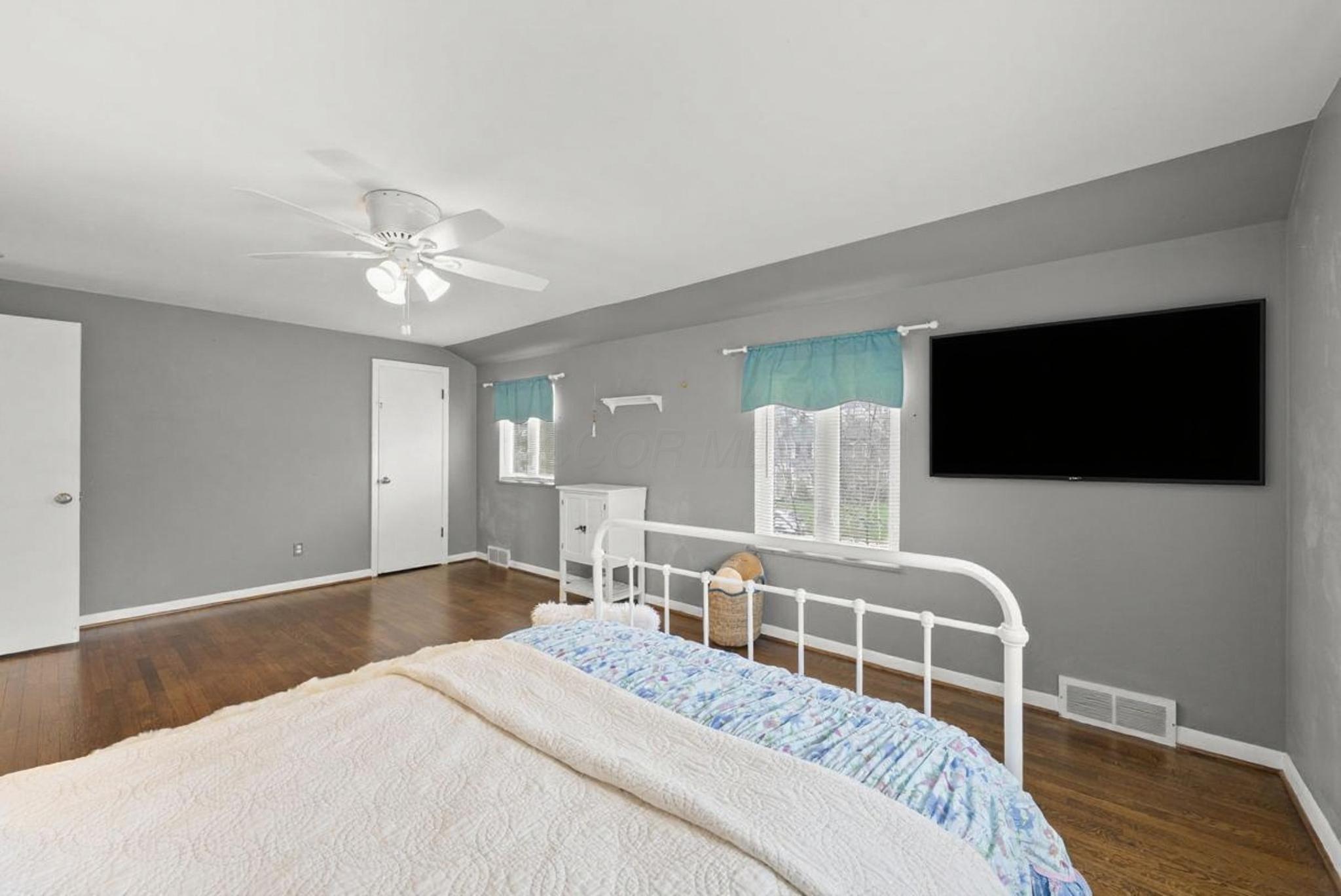 2630 Brandon Road Columbus, OH 43221 - Photo 16 of 49 AI TV