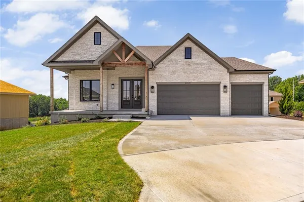$831,775 | 24621 West 60th Street, Shawnee, KS 66226