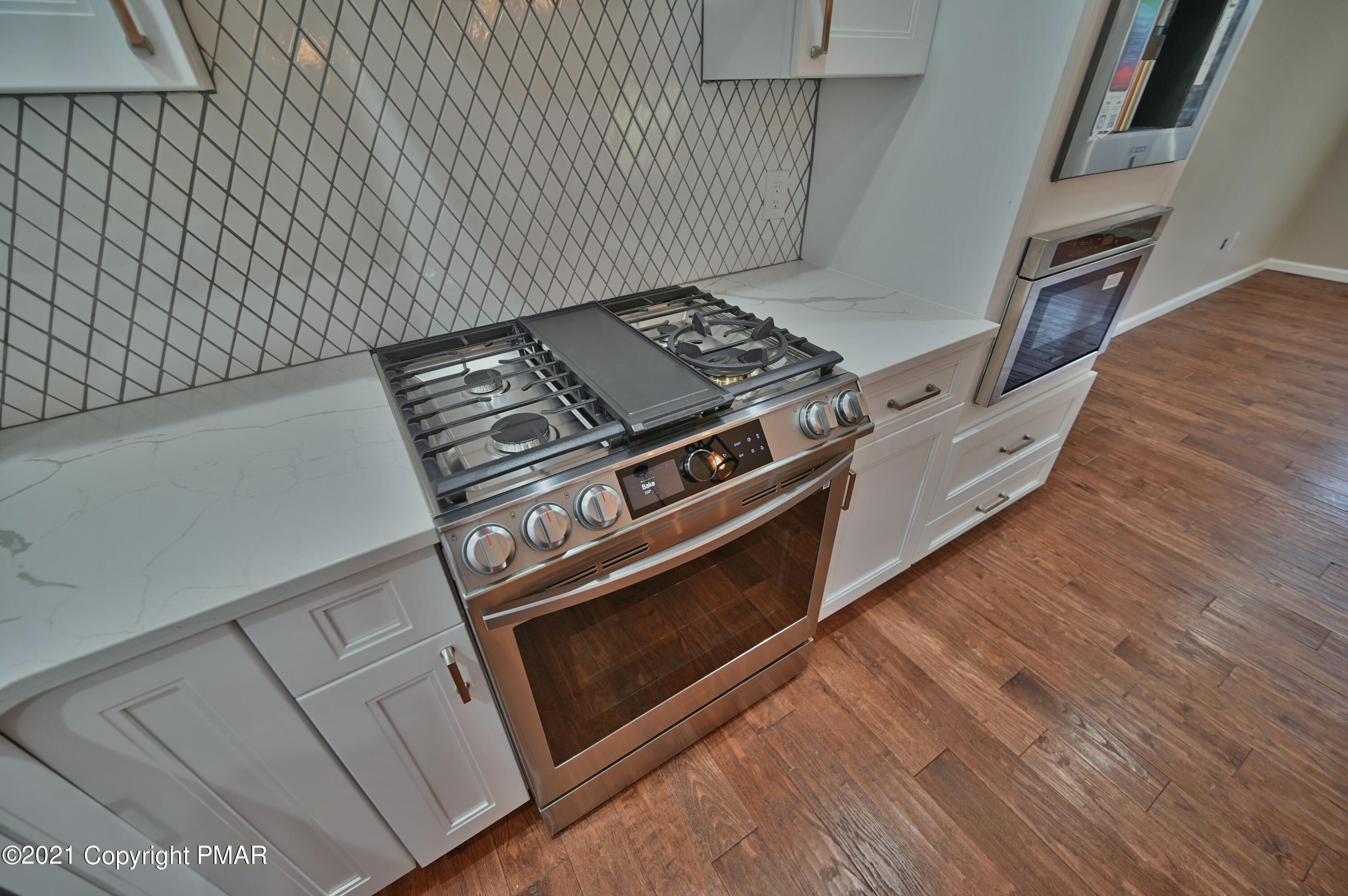 1140 Milford Road Dingmans Ferry, PA 18328 - Photo 8 of 44 Gas Range