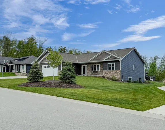 $669,900 | 2128 Clover Fld Drive, Suamico, WI 54313