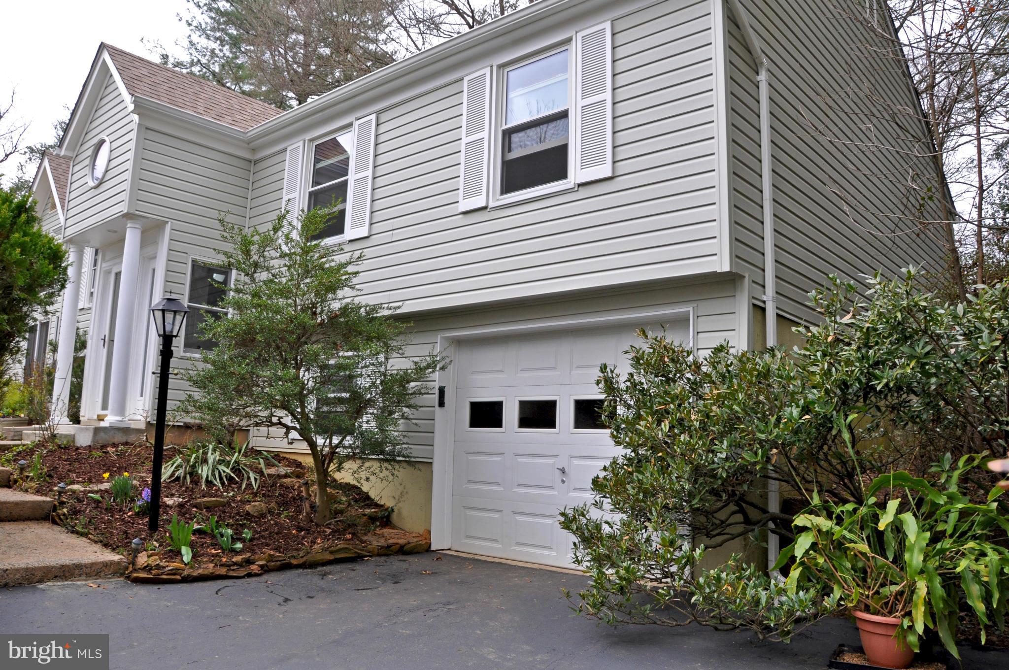 2116 Thomas View Road Reston, VA 20191 - Photo 2 of 30 Exterior (General)