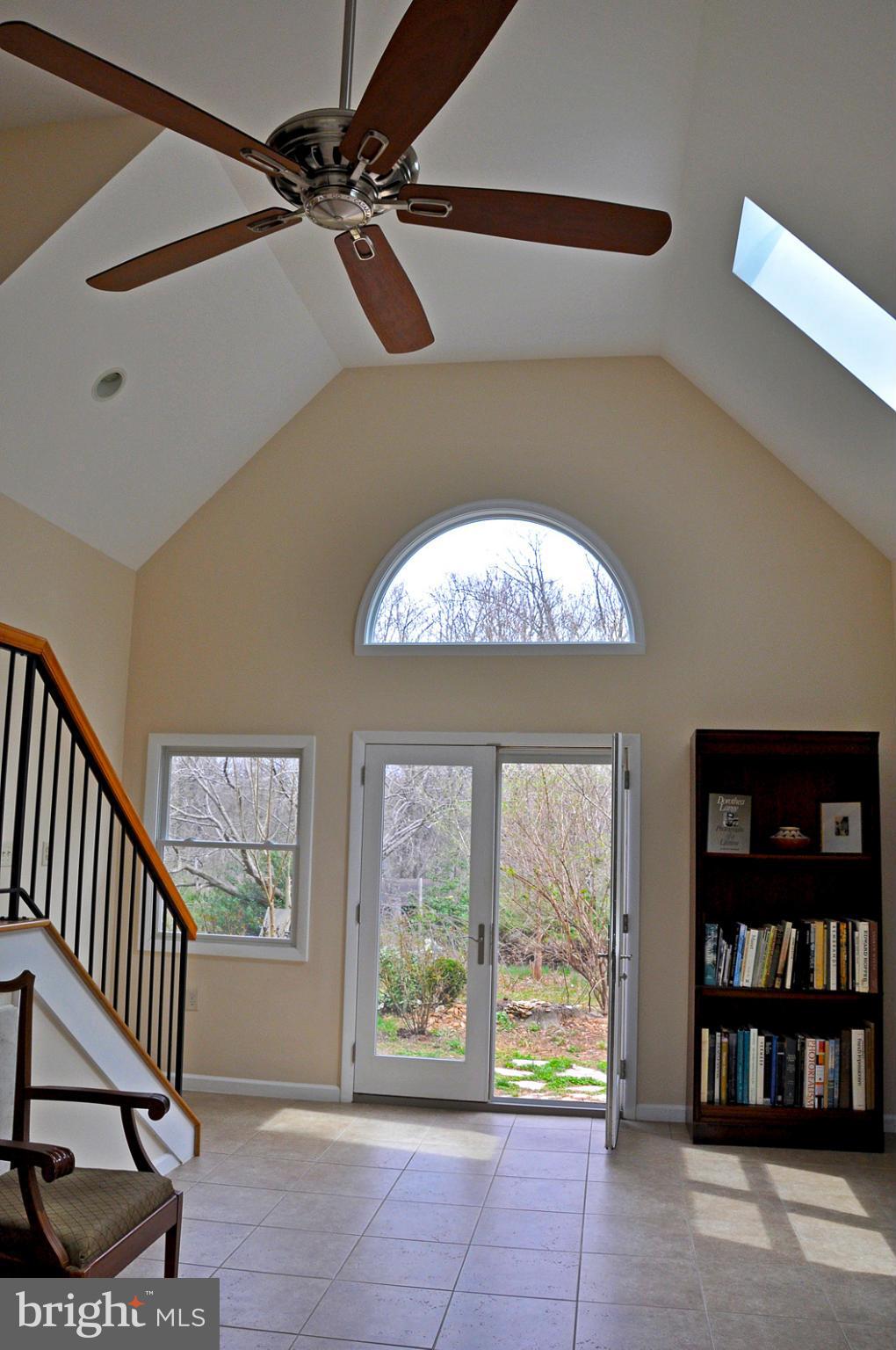2116 Thomas View Road Reston, VA 20191 - Photo 15 of 30 Family Room