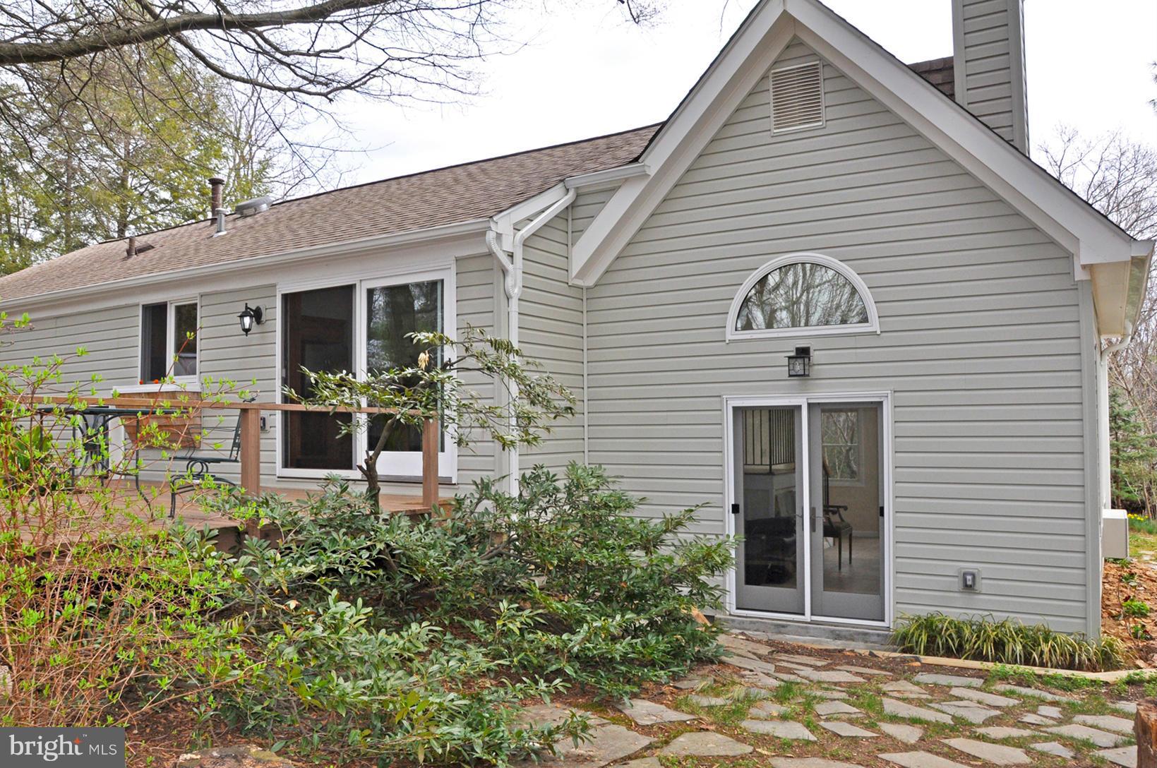 2116 Thomas View Road Reston, VA 20191 - Photo 27 of 30 Exterior (Rear)