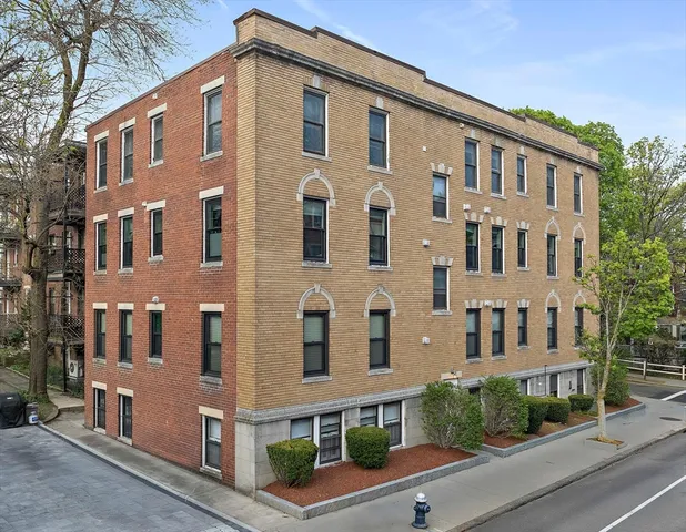$1,399,000 | 4 Fairbanks Street, Unit 2, Brookline, MA 02446