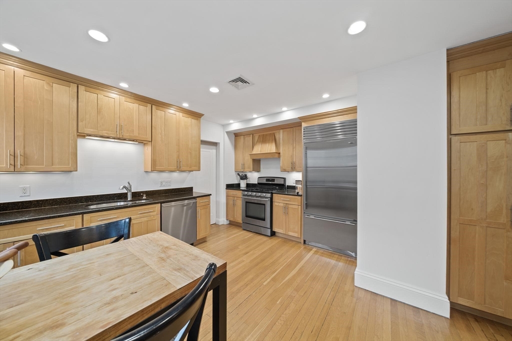 4 Fairbanks Street, Unit 2 Brookline, MA 02446 - Photo 12 of 35