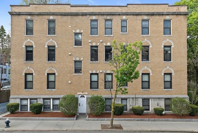$1,399,000 | 4 Fairbanks Street, Unit 2, Brookline, MA 02446