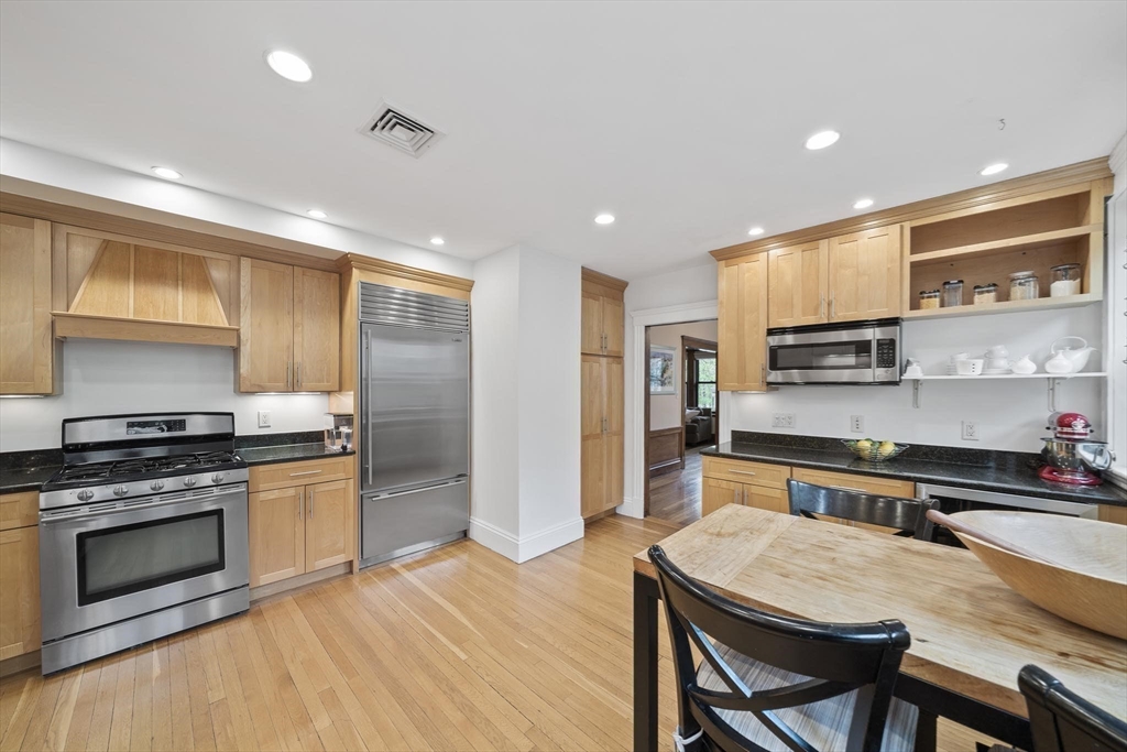 4 Fairbanks Street, Unit 2 Brookline, MA 02446 - Photo 10 of 35