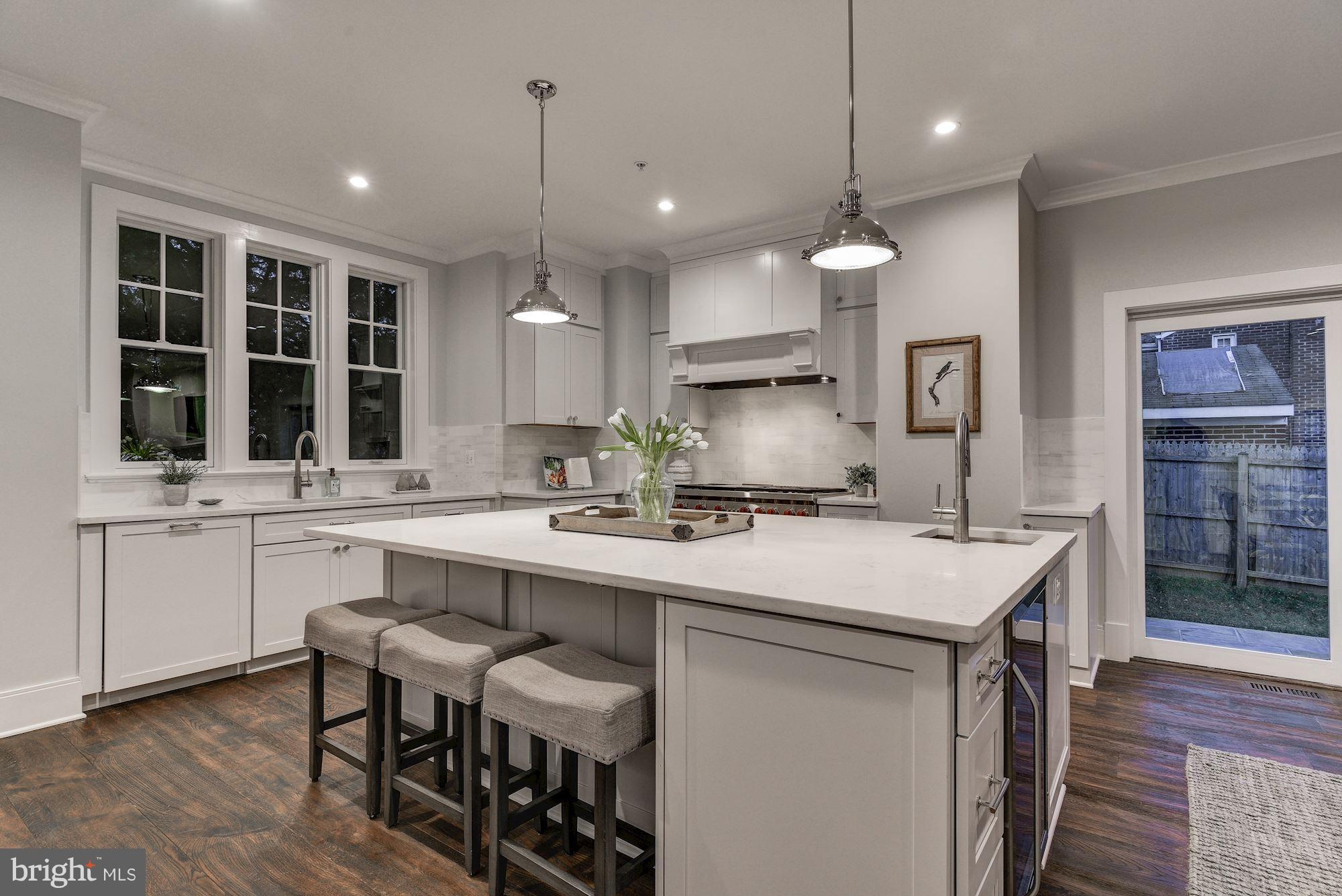 5319 Yorktown Road Bethesda, MD 20816 - Photo 11 of 34 EAT IN KITCHEN