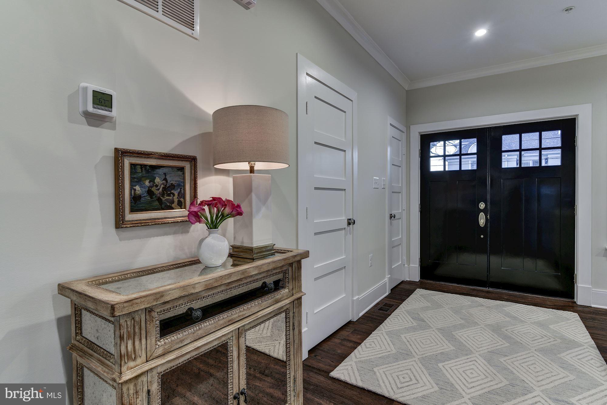5319 Yorktown Road Bethesda, MD 20816 - Photo 4 of 34 ENTRY
