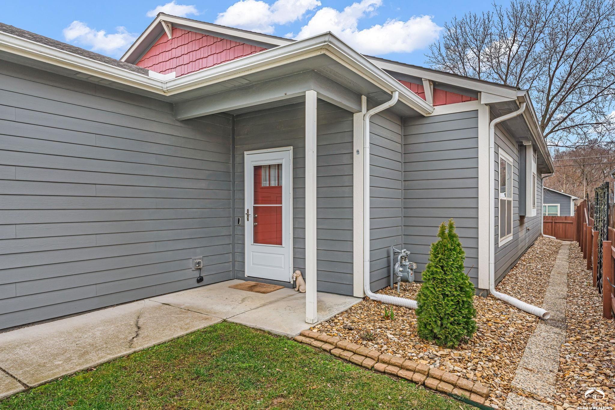339 Florida Street Lawrence, KS 66044 - Photo 5 of 34