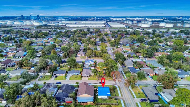 a view of lot of flowers and buildings