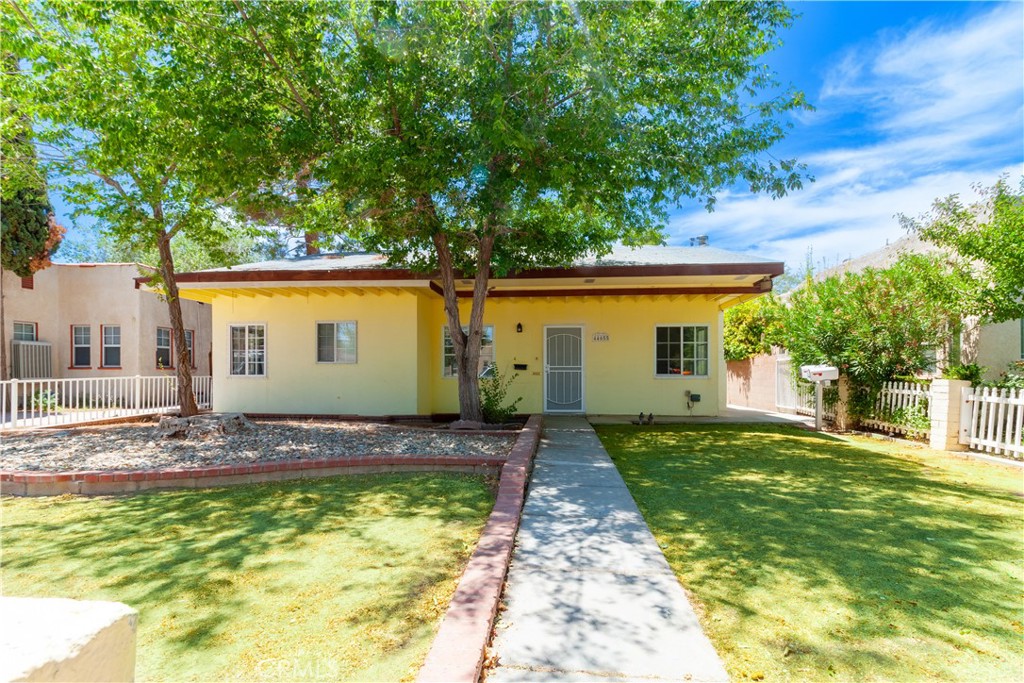 a view of front of house with a yard