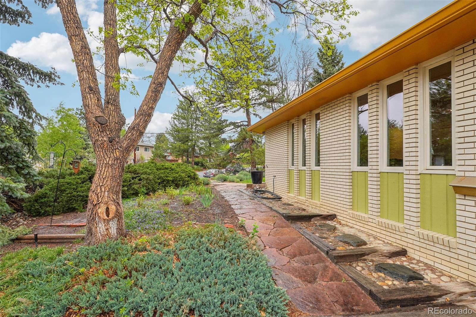 1118 Eagle Road Broomfield, CO 80020 - Photo 41 of 50 a front view of a house with a yard