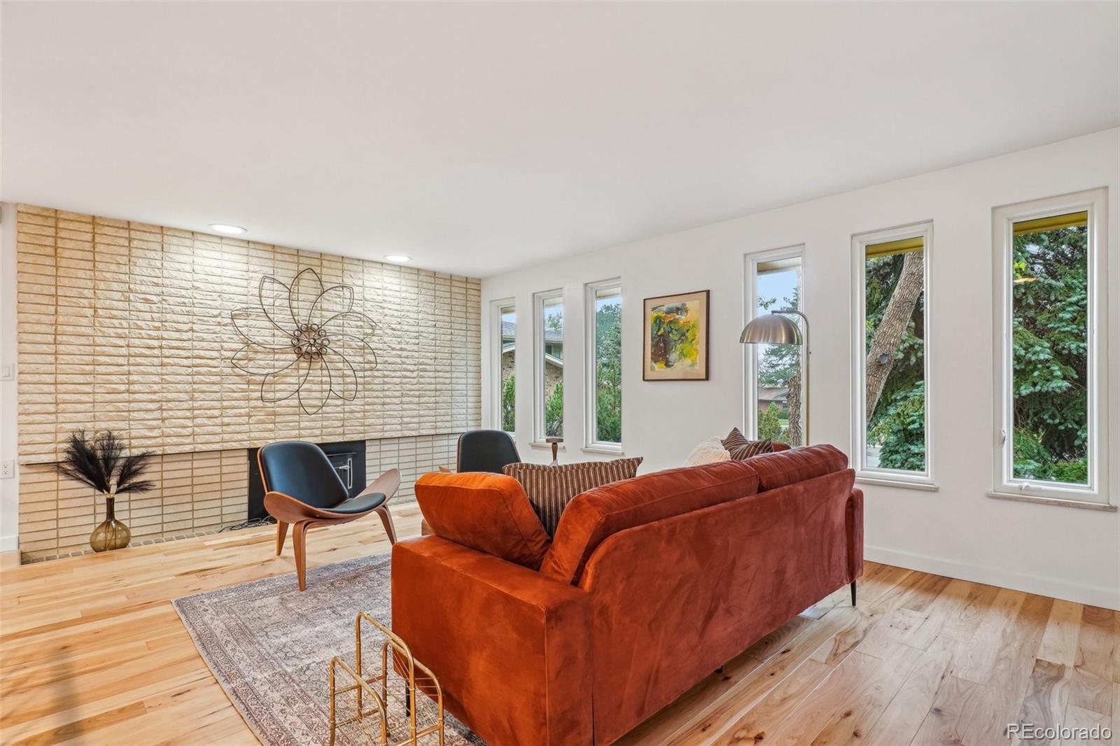 1118 Eagle Road Broomfield, CO 80020 - Photo 5 of 50 a living room with furniture and a large window