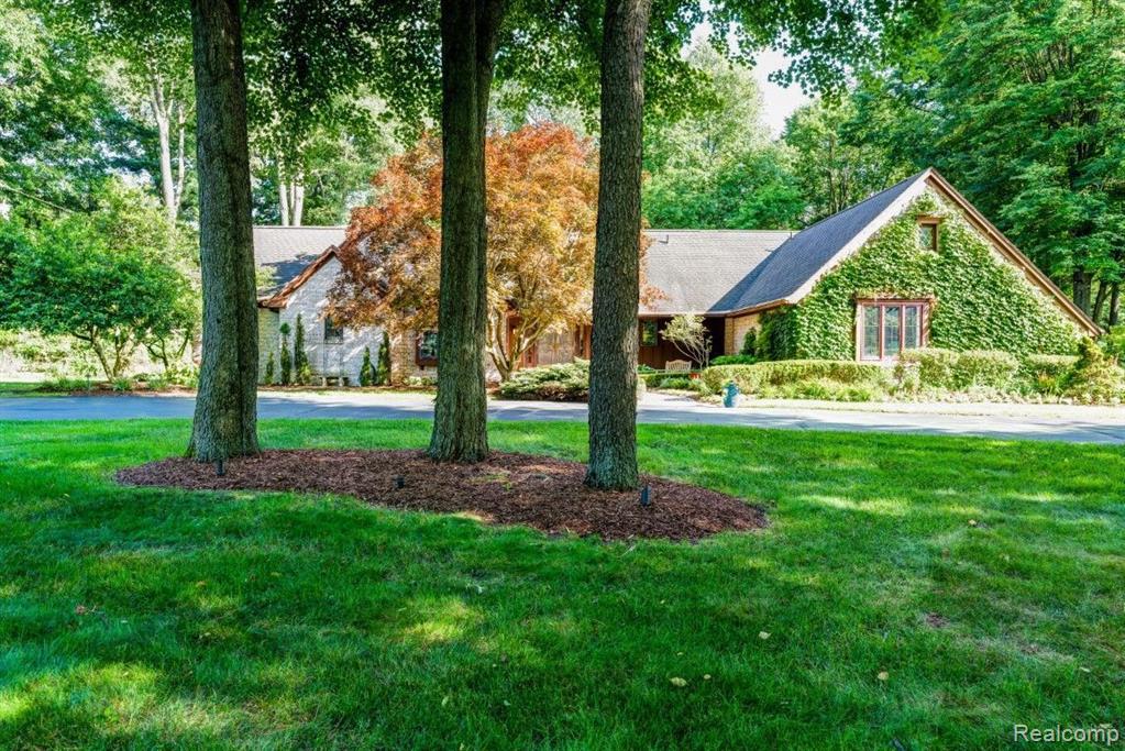 28265 West 14 Mile Road Farmington Hills, MI 48334 - Photo 2 of 69