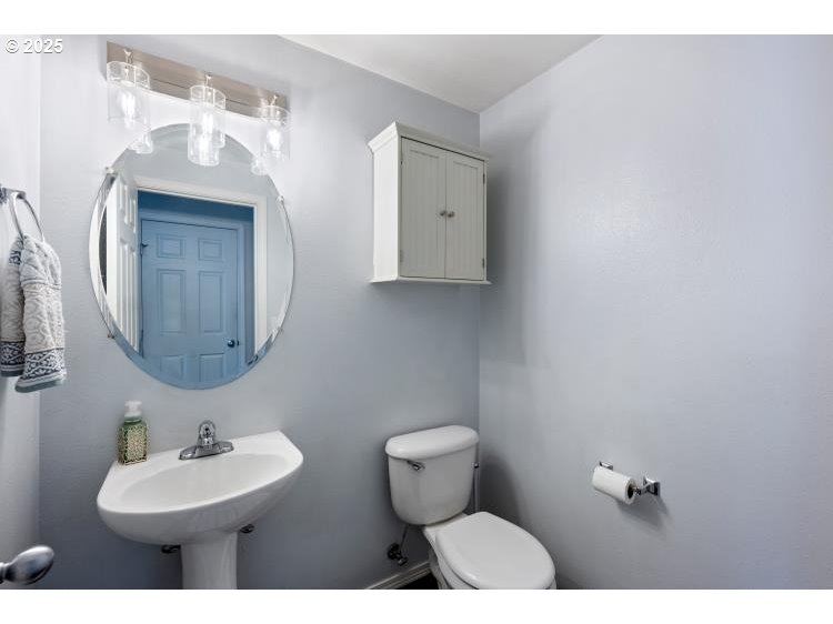 800 China Garden Road Kalama, WA 98625 - Photo 13 of 33 Attached Bathroom #1