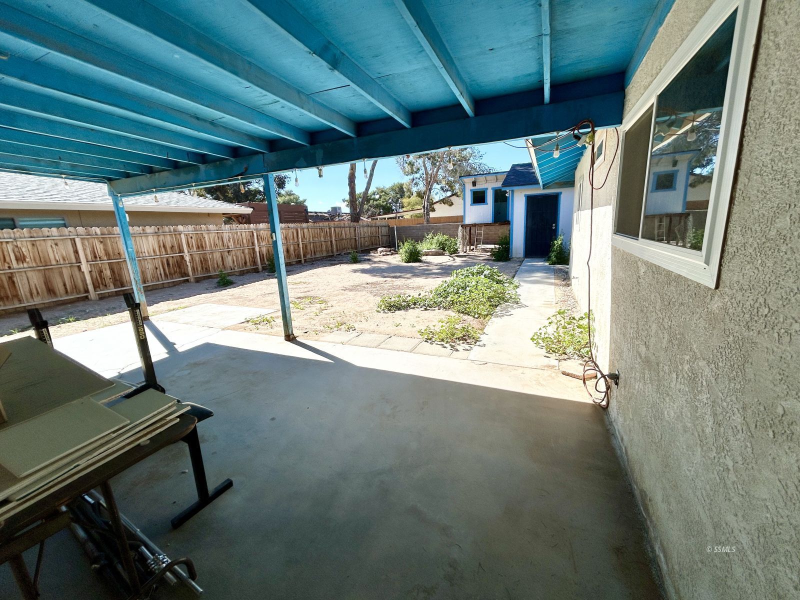 513 Indian Wells Lane Ridgecrest, CA 93555 - Photo 14 of 15 a view of a backyard of a house