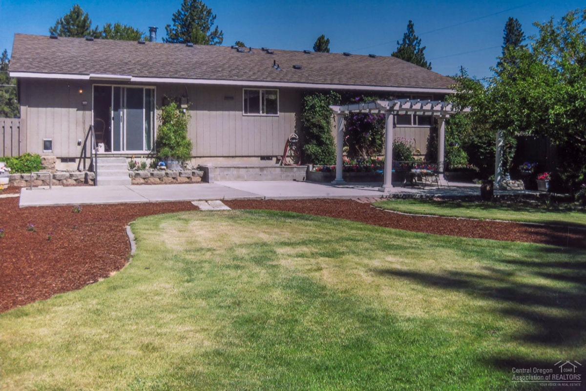 19633 Apache Road Bend, OR 97702 - Photo 17 of 22 Gallery Image 17