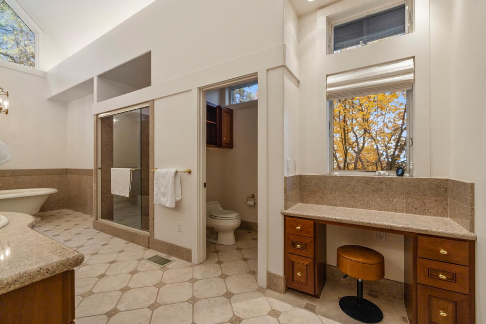 11944 Kestrel Road Klamath Falls, OR 97601 - Photo 48 of 121 Heated Floors