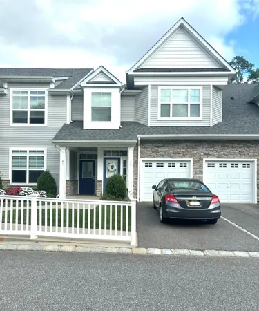 $457,310 | 42 Meadowbrook Lane, Smithtown, NY 11787
