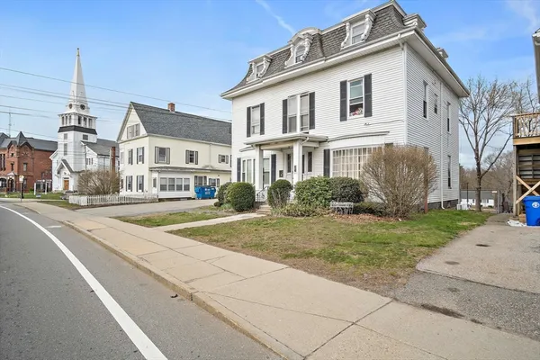 $1,995 | 100 North Franklin Street, Unit 2, Holbrook, MA 02343