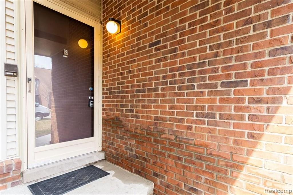6689 Ridgefield Circle West Bloomfield, MI 48322 - Photo 24 of 30