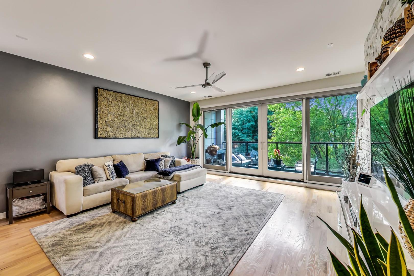 1033 South Racine Avenue, Unit 2S Chicago, IL 60607 - Photo 2 of 24