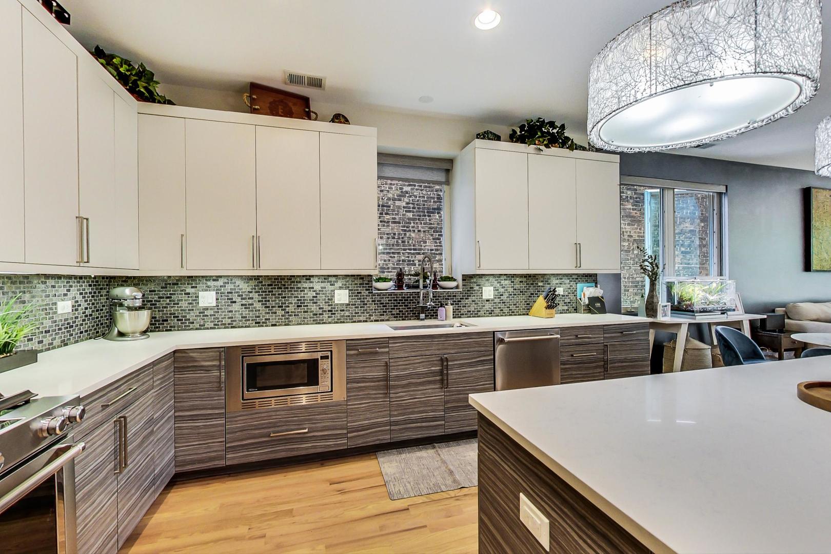 1033 South Racine Avenue, Unit 2S Chicago, IL 60607 - Photo 12 of 24