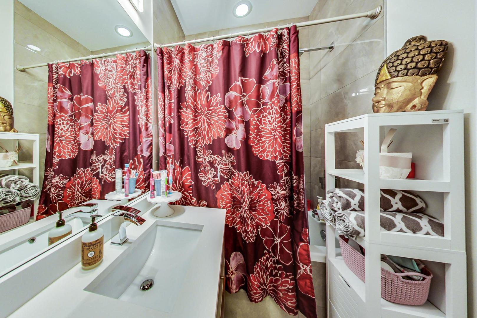 1033 South Racine Avenue, Unit 2S Chicago, IL 60607 - Photo 13 of 24