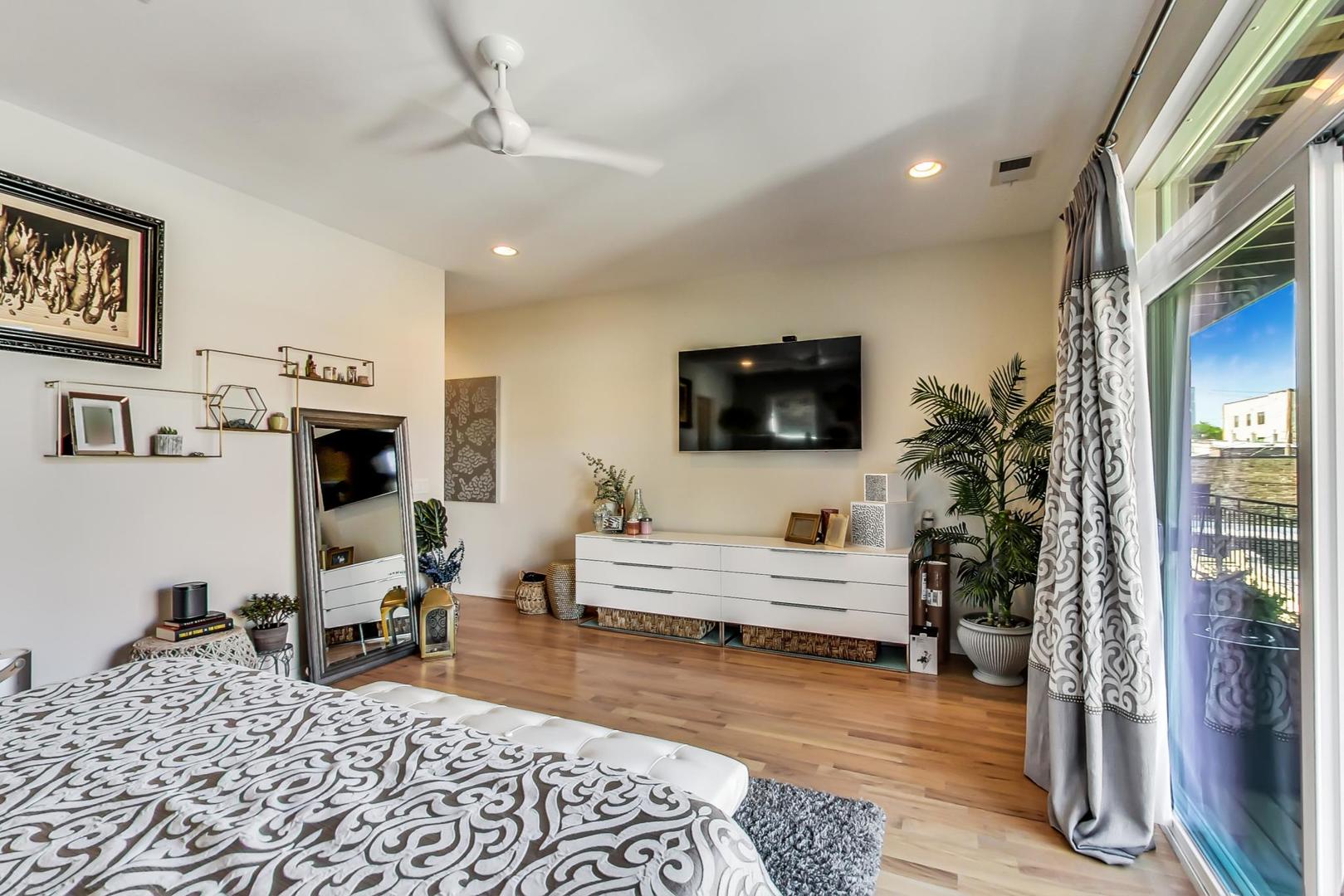 1033 South Racine Avenue, Unit 2S Chicago, IL 60607 - Photo 16 of 24