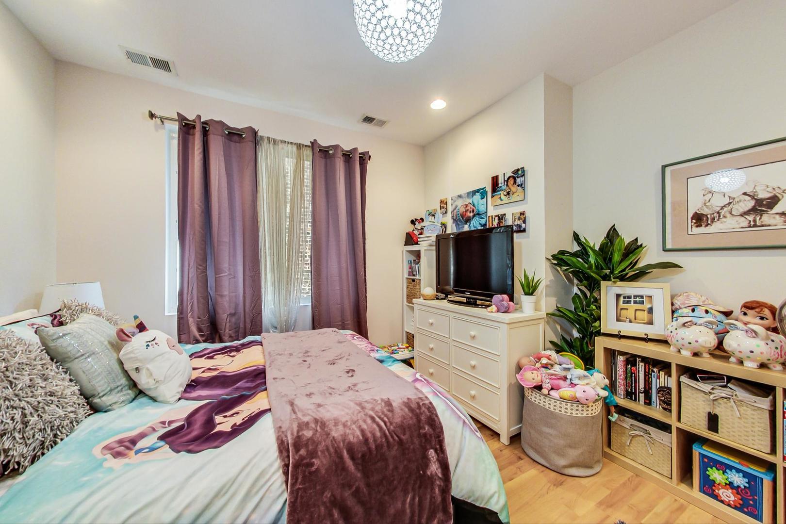 1033 South Racine Avenue, Unit 2S Chicago, IL 60607 - Photo 21 of 24