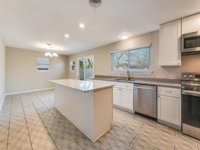 $2,195 | 2812 Covert Avenue, Fort Worth, TX 76133