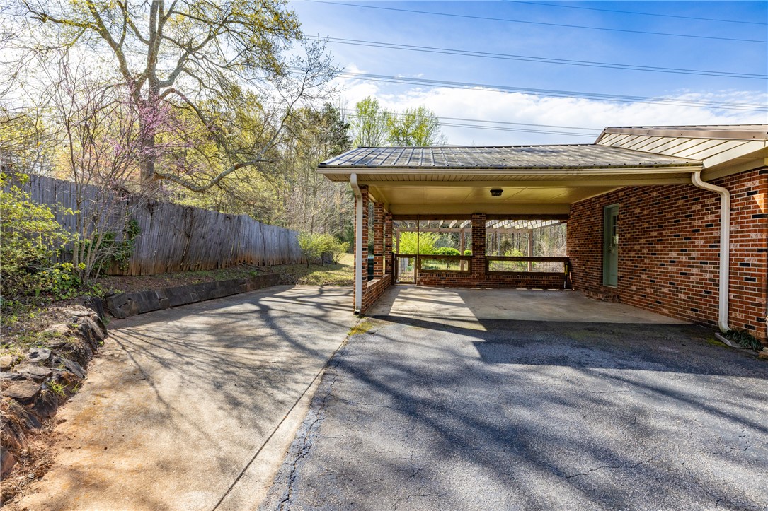402 Maple Avenue Seneca, SC 29678 - Photo 15 of 38