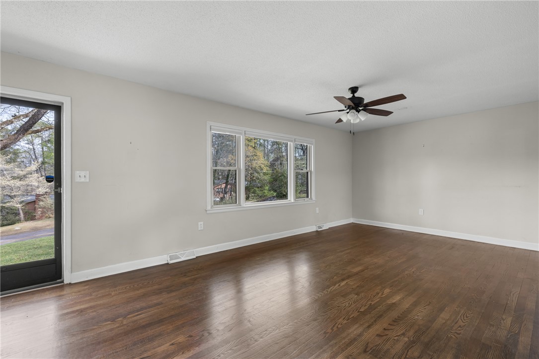 402 Maple Avenue Seneca, SC 29678 - Photo 2 of 38