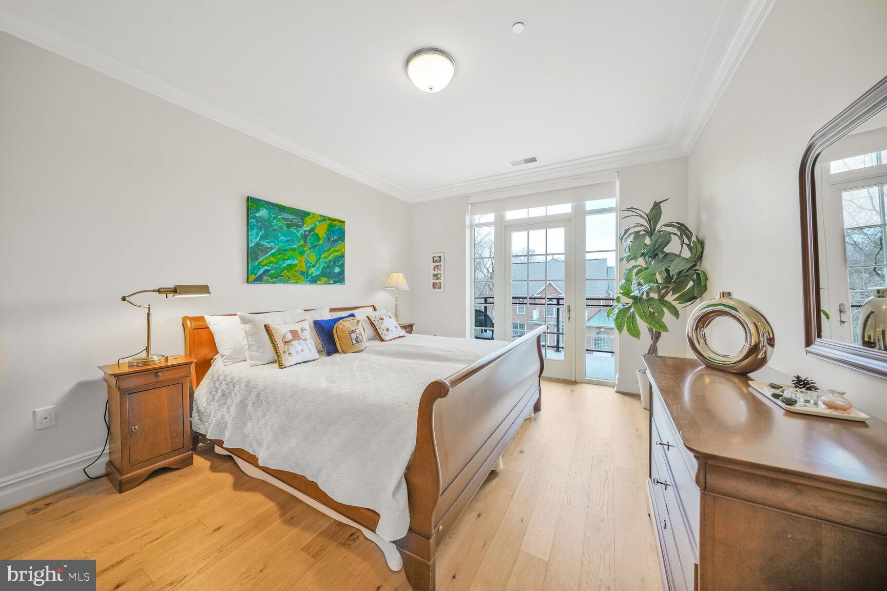 6900 Fleetwood Road, Unit 401 McLean, VA 22101 - Photo 17 of 29 a living room with a bed furniture and a window