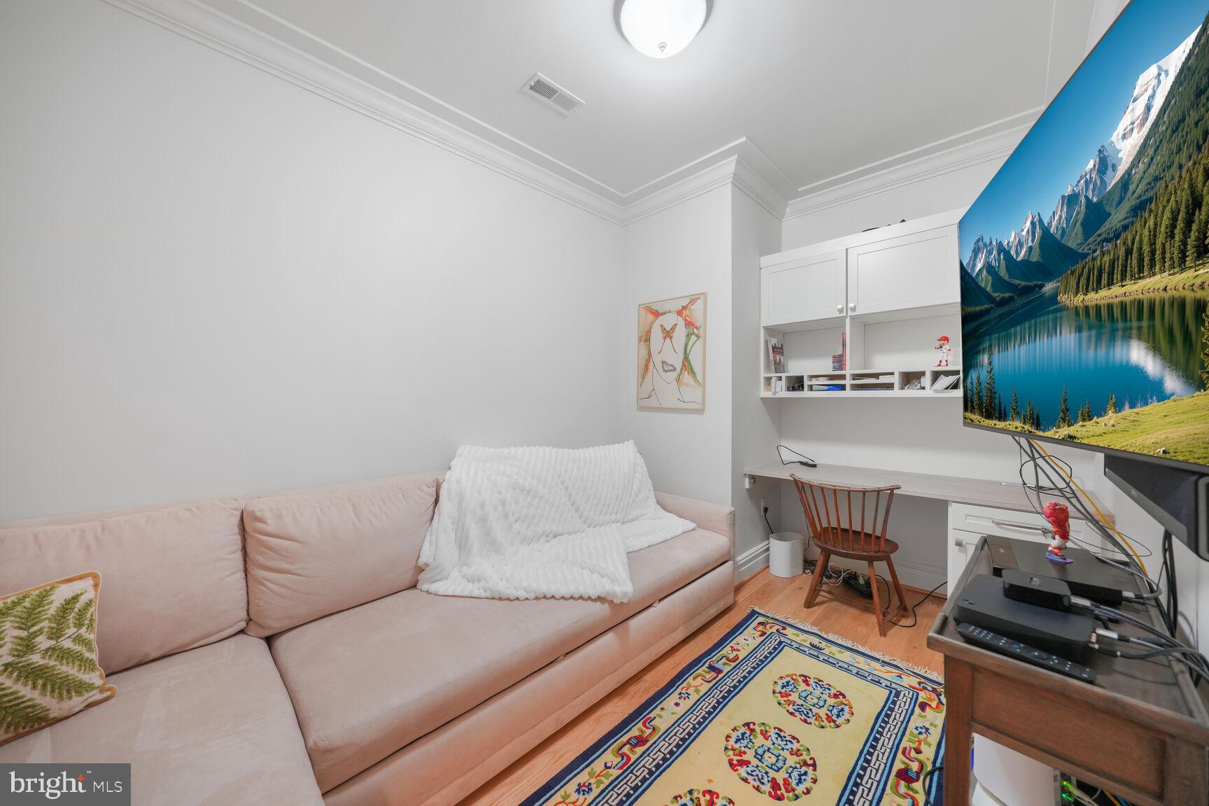 6900 Fleetwood Road, Unit 401 McLean, VA 22101 - Photo 20 of 29 a living room with furniture and a flat screen tv