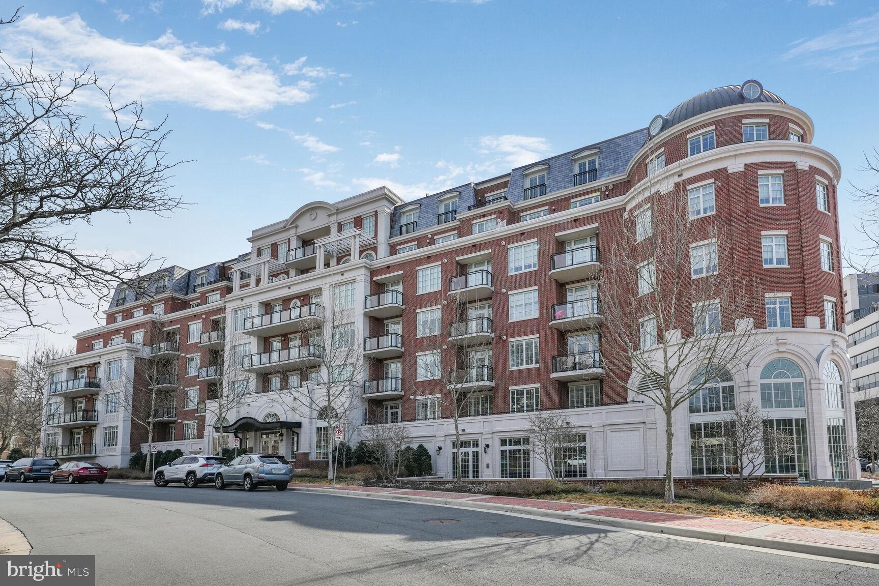 6900 Fleetwood Road, Unit 401 McLean, VA 22101 - Photo 2 of 29 a front view of a building